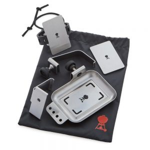 Kit composto da 6 componenti in acciaio inox per posizionare il termometro Weber Connect su diversi modelli di barbecue