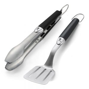 Set composto da due utensili premium in acciaio inox per barbecue dalle dimensioni compatte.