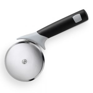Rotella tagliapizza in acciaio inox con impugnatura antiscivolo.