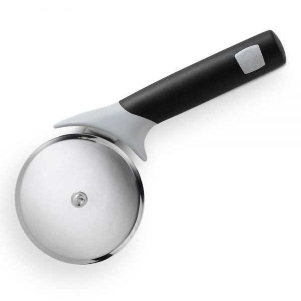 Rotella tagliapizza in acciaio inox con impugnatura antiscivolo.