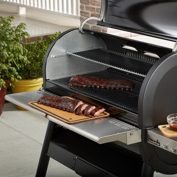 Ripiano frontale pieghevole in acciaio inox compatibile con i barbecue a pellet Weber Smokefire EX6.
