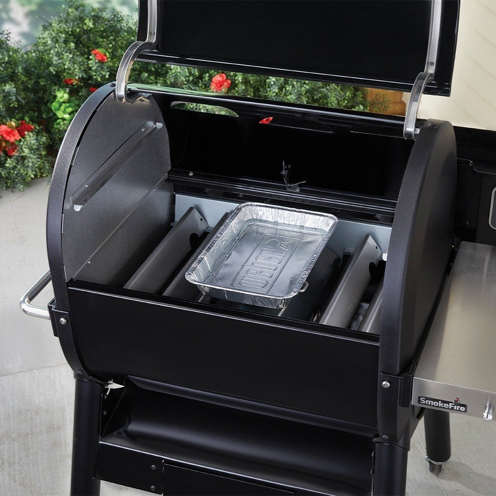 Kit umidificatore composto da una vaschetta in alluminio e un supporto in acciaio, compatibile con tutti i barbecue a pellet smokeFire Weber.