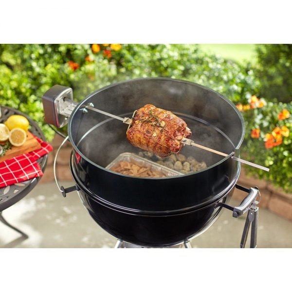 Girarrosto elettrico in acciaio inox con anello di supporto, compatibile con tutti i barbecue Weber a carbone da 57 cm.