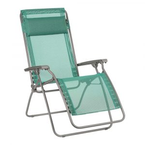 Poltrona reclinabile R Clip LaFuma Mobilier colore Chlorophylle aperta da usare come arredo esterno o in giardino